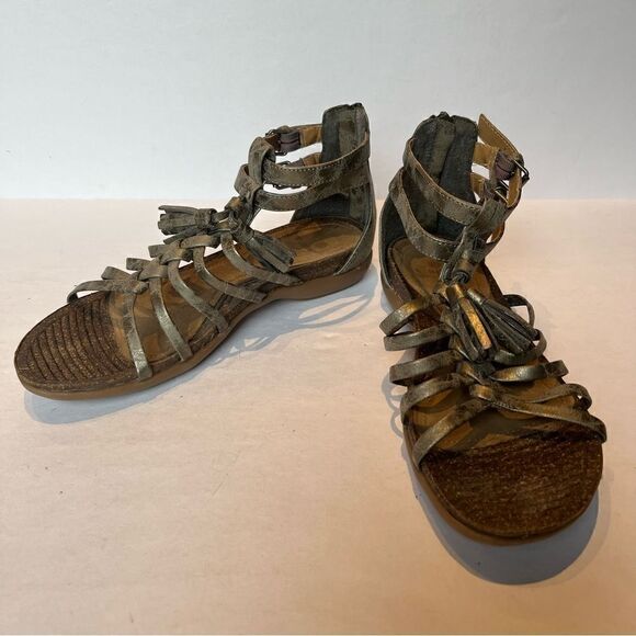 Women's Ruff Hewn Gladiator Sandals Flat, Strappy Size 9M Silver/Gold - Picture 1 of 13
